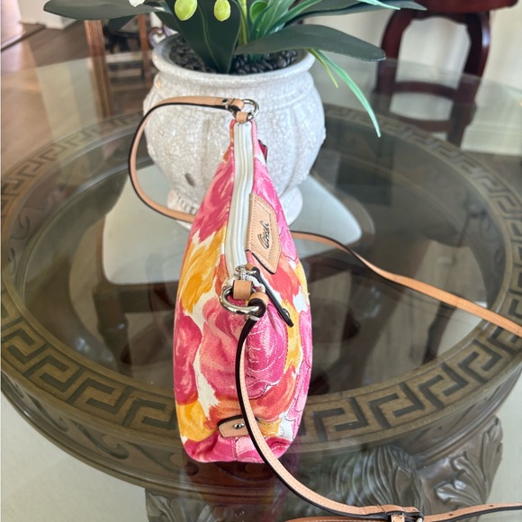 🩷💛COACH ASHLEY SMALL FLORAL CANVAS & LEATHER CROSSBODY/SHOULDER BAG!🩷💛 - Picture 3 of 8